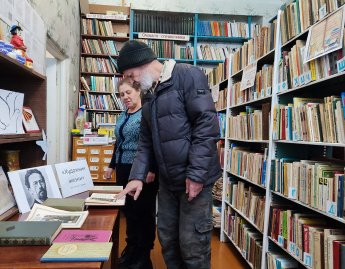 Книжная выставка «Художник жизни».