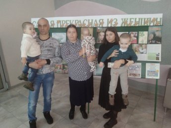 Тематическая выставка " Самая прекрасная из женщин".