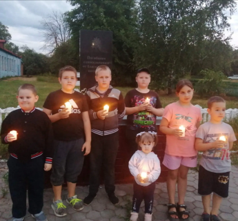  "Свечи памяти о советских воинах". 