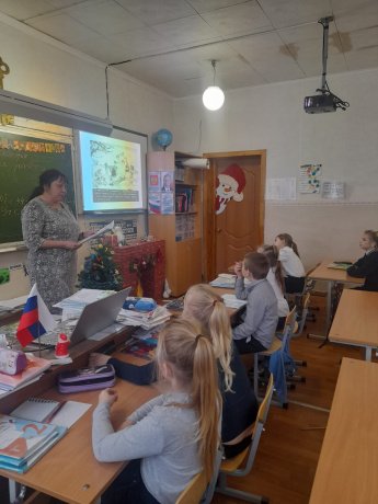 Час чтения сказка Б. Заходера «Хрюк на елке».