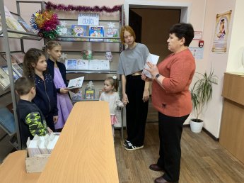 Книжная выставка «Новогодняя сказка».